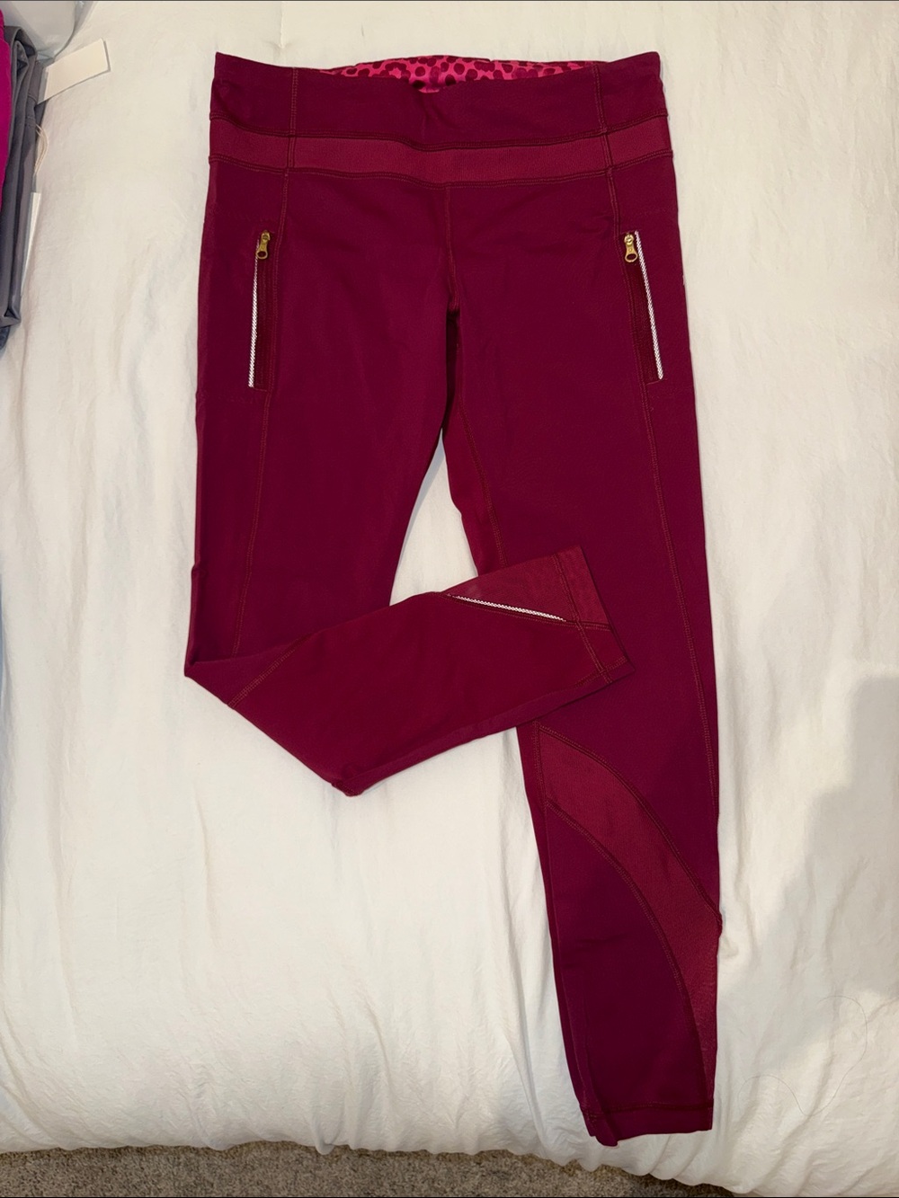 Lululemon Maroon 3/4 Zipper Pocket Leggings (size 8)
